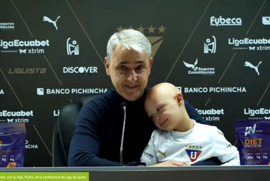 Προπονητής εμφανίστηκε στη συνέντευξη Τύπου με τον γιο του ο οποίος έχει σύνδρομο Down και συγκλόνισε όλον τον ποδοσφαιρικό κόσμο