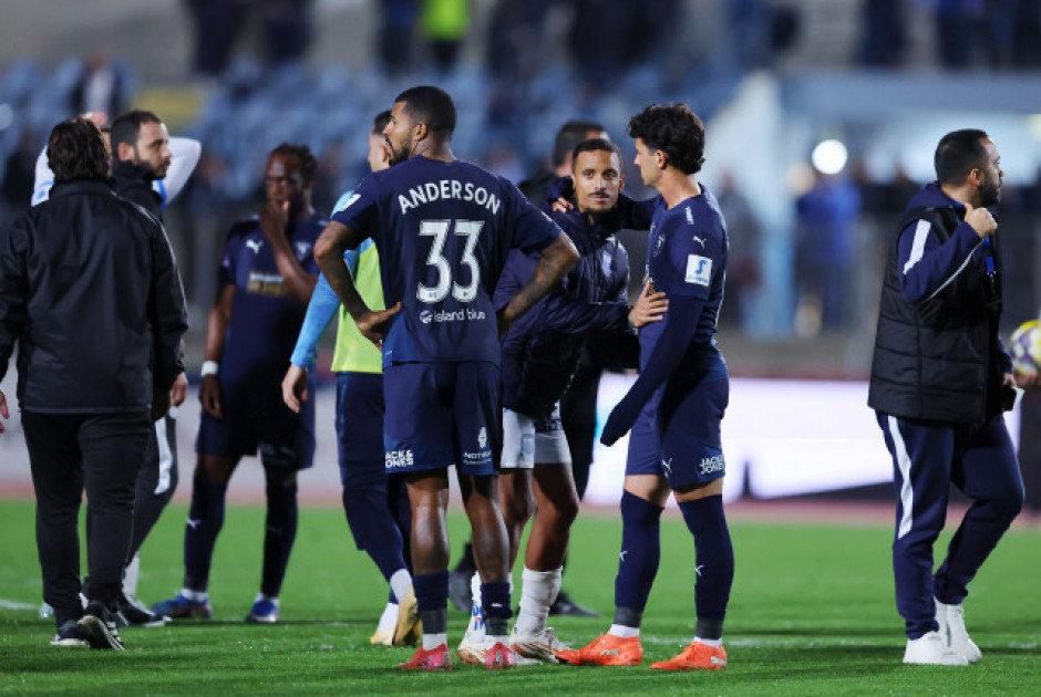 H &epsilon;&pi;ό&mu;&epsilon;&nu;&eta; &mu;έ&rho;&alpha; &sigma;&tau;&eta;&nu; &Pi;ά&phi;&omicron;: &Eta; &pi;&alpha;&rho;&alpha;ί&tau;&eta;&sigma;&eta; &Nu;&tau;&omicron;&upsilon;&mu;&pi;ό&phi; &kappa;&alpha;&iota; &omicron;&iota; &alpha;&pi;&omicron;&delta;&omicron;&kappa;&iota;&mu;&alpha;&sigma;ί&epsilon;&sigmaf; &sigma;&tau;&omicron;&nu; &Theta;&epsilon;&lambda;ά&delta;&epsilon;&sigmaf;