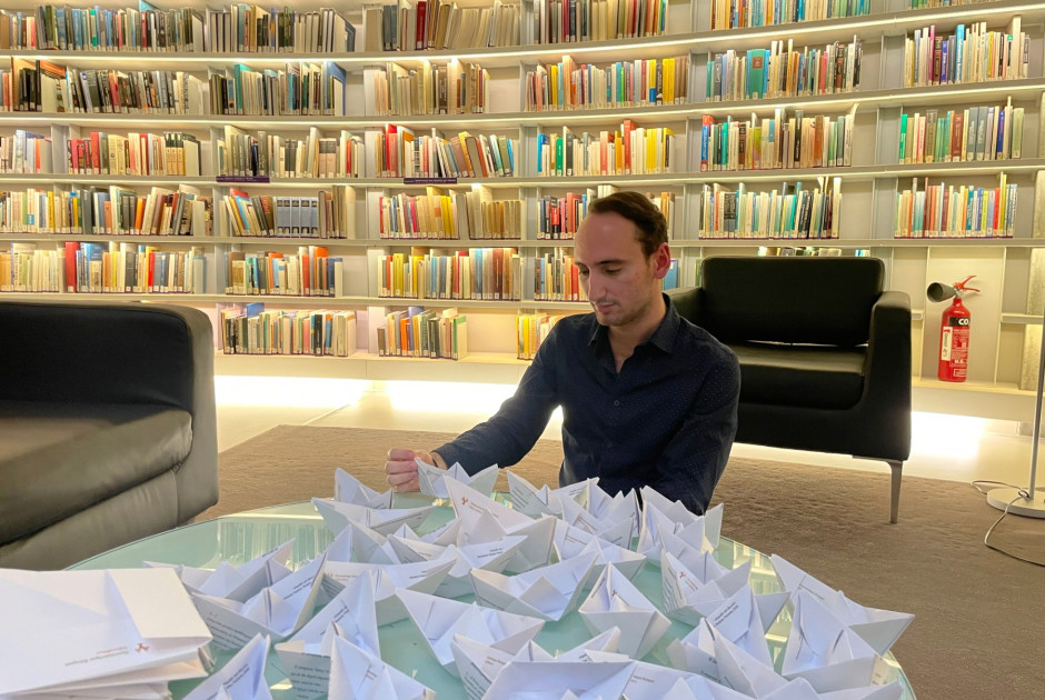 &laquo;&Kappa;&alpha;&rho;ά&beta;&iota; &sigma;&tau;&omicron; &Beta;&omicron;&upsilon;&nu;ό&raquo;