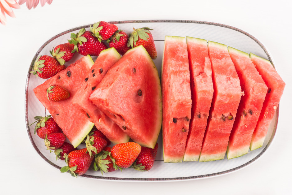 &Delta;ύ&omicron; &alpha;&pi;ό &tau;&alpha; &pi;&iota;&omicron; &delta;&eta;&mu;&omicron;&phi;&iota;&lambda;ή &phi;&epsilon;&sigma;&tau;&iota;&beta;ά&lambda; &tau;&omicron;&upsilon; &kappa;&alpha;&lambda;&omicron;&kappa;&alpha;&iota;&rho;&iota;&omicron;ύ... &epsilon;&pi;&iota;&sigma;&tau;&rho;έ&phi;&omicron;&upsilon;&nu;