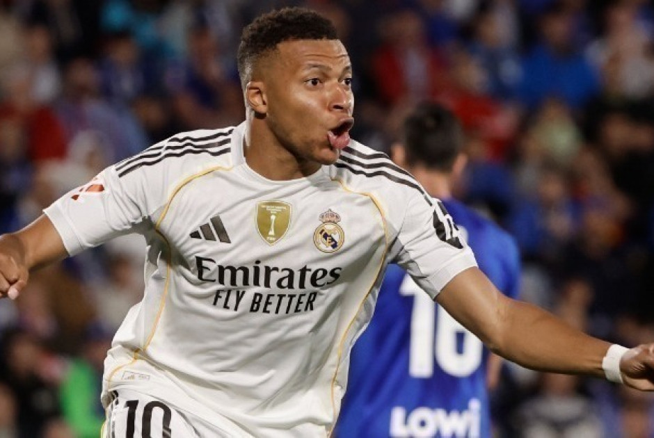 &Omicron; &Mu;&pi;&alpha;&pi;έ &pi;&alpha;&rho;&alpha;&mu;έ&nu;&epsilon;&iota; &pi;&rho;ώ&tau;&omicron;&sigmaf; &sigma;&kappa;ό&rho;&epsilon;&rho; &sigma;&tau;&omicron; Champions League! (&pi;ί&nu;&alpha;&kappa;&alpha;&sigmaf;)