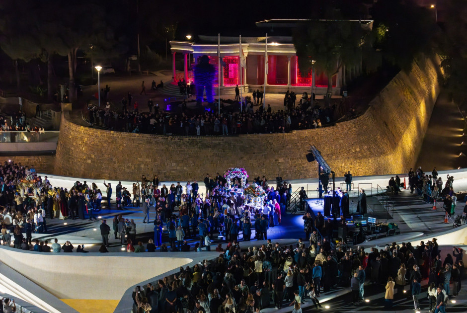 Έ&theta;&iota;&mu;&omicron; &sigma;&upsilon;&nu;ά&nu;&tau;&eta;&sigma;&eta;&sigmaf; &Epsilon;&pi;&iota;&tau;&alpha;&phi;ί&omega;&nu; &sigma;&tau;&eta; &gamma;έ&phi;&upsilon;&rho;&alpha; &tau;&eta;&sigmaf; &Pi;&lambda;&alpha;&tau;&epsilon;ί&alpha;&sigmaf; &Epsilon;&lambda;&epsilon;&upsilon;&theta;&epsilon;&rho;ί&alpha;&sigmaf;