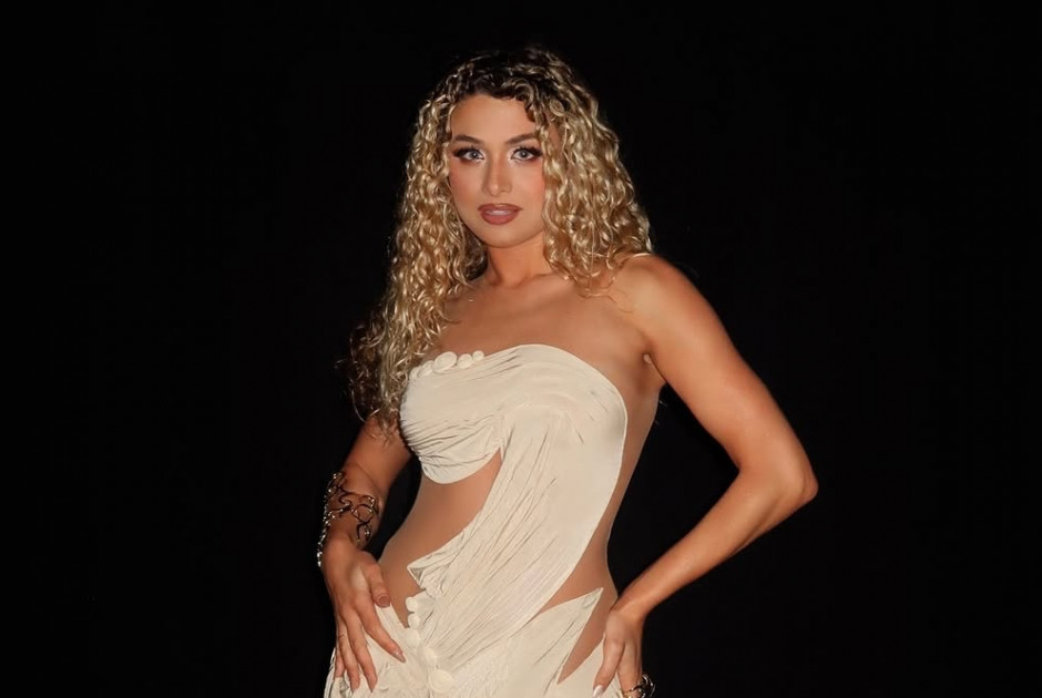 Antigoni: &Tau;&alpha; &tau;έ&sigma;&sigma;&epsilon;&rho;&alpha; &pi;&rho;ό&sigma;&omega;&pi;&alpha; &pi;&omicron;&upsilon; &theta;&alpha; &tau;&eta;&nu; &pi;&lambda;&alpha;&iota;&sigma;&iota;ώ&sigma;&omicron;&upsilon;&nu; &sigma;&tau;&eta; &sigma;&kappa;&eta;&nu;ή &tau;&eta;&sigmaf; Eurovision