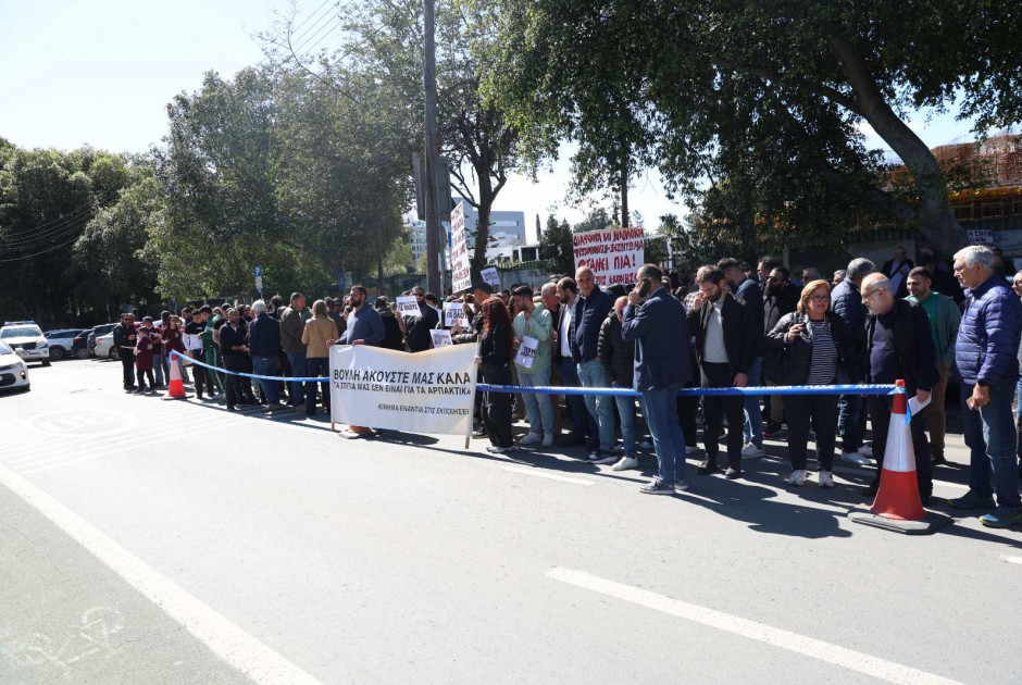 &laquo;&Nu;&alpha; &mu;&iota;&lambda;ή&sigma;&epsilon;&iota; &eta; &alpha;&nu;&theta;&rho;&omega;&pi;&iota;ά, &omicron; &kappa;ό&sigma;&mu;&omicron;&sigmaf; &upsilon;&pi;&omicron;&phi;έ&rho;&epsilon;&iota;&raquo; - &Delta;&iota;&alpha;&mu;&alpha;&rho;&tau;&upsilon;&rho;ί&alpha; &pi;&omicron;&lambda;&iota;&tau;ώ&nu; έ&xi;&omega; &alpha;&pi;ό &tau;&eta; &Beta;&omicron;&upsilon;&lambda;ή