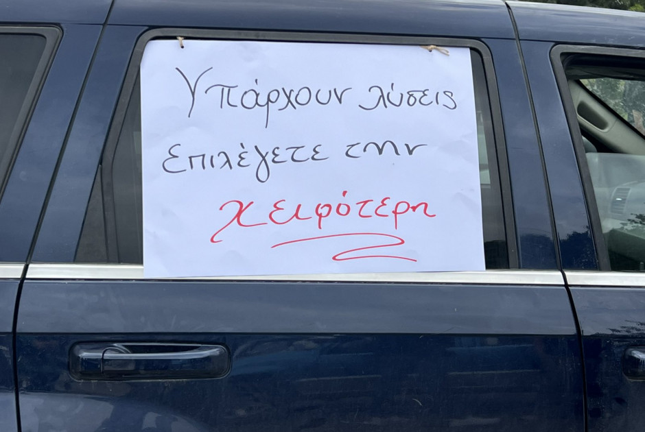 «Τα μωρά μας ποιος θα τα ταΐσει;» Αγανακτισμένοι οι κτηνοτρόφοι (ΒΙΝΤΕΟ)