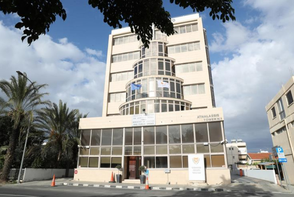 &Alpha;&pi;&omicron;&lambda;&omicron;&gamma;&iota;&sigma;&mu;ό&sigmaf; &epsilon;&pi;&iota;&chi;&epsilon;&iota;&rho;ή&sigma;&epsilon;&omega;&nu;: 195 &alpha;&pi;&epsilon;&lambda;ά&sigma;&epsilon;&iota;&sigmaf;, 729 &alpha;&nu;&alpha;&chi;&omega;&rho;ή&sigma;&epsilon;&iota;&sigmaf; &kappa;&alpha;&iota; 204 &sigma;&upsilon;&lambda;&lambda;ή&psi;&epsilon;&iota;&sigmaf; &sigma;&epsilon; &lambda;&iota;&gamma;ό&tau;&epsilon;&rho;&omicron; &alpha;&pi;ό &delta;ύ&omicron; &mu;ή&nu;&epsilon;&sigmaf;