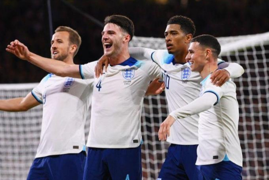 &Alpha;&upsilon;&tau;ά &epsilon;ί&nu;&alpha;&iota; &tau;&alpha; &phi;&iota;&lambda;&iota;&kappa;ά &tau;&eta;&sigmaf; &Alpha;&gamma;&gamma;&lambda;ί&alpha;&sigmaf; &pi;&rho;&iota;&nu; &tau;&omicron; &Mu;&omicron;&upsilon;&nu;&tau;&iota;ά&lambda;