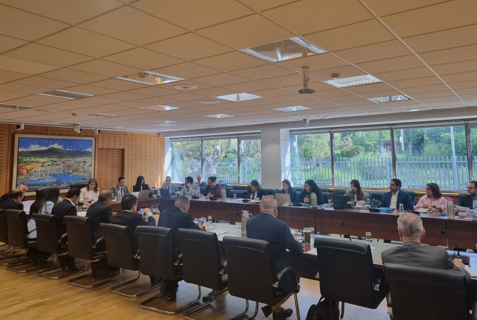 &Pi;&rho;&omicron;&kappa;ά&lambda;&epsilon;&sigma;&alpha;&nu; &alpha;&nu;&tau;&iota;&delta;&rho;ά&sigma;&epsilon;&iota;&sigmaf; &sigma;&tau;&eta;&nu; &Epsilon;&pi;. &Omicron;&iota;&kappa;&omicron;&nu;&omicron;&mu;&iota;&kappa;ώ&nu; &omicron;&iota; &alpha;&nu;&alpha;&pi;&omicron;&mu;&pi;έ&sigmaf; &Pi;&tau;&Delta; &sigma;&tau;&iota;&sigmaf; &epsilon;&kappa;&pi;&omicron;&iota;ή&sigma;&epsilon;&iota;&sigmaf;