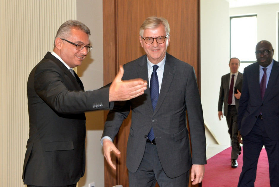 &Epsilon;ί&delta;&epsilon; &Lambda;&alpha;&kappa;&rho;&omicron;&upsilon;ά &omicron; Έ&rho;&chi;&iota;&omicron;&upsilon;&rho;&mu;&alpha;&nu;