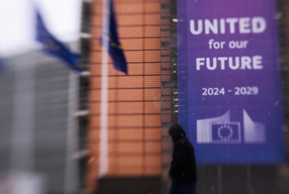 &Kappa;&omicron;&mu;&iota;&sigma;ί&omicron;&nu;: &Alpha;&rho;&chi;ί&zeta;&epsilon;&iota; &eta; &upsilon;&pi;&omicron;&beta;&omicron;&lambda;ή &alpha;&iota;&tau;ή&sigma;&epsilon;&omega;&nu; &sigma;&tau;ή&rho;&iota;&xi;&eta; &nu;έ&omega;&nu; &delta;&eta;&mu;&omicron;&sigma;&iota;&omicron;&gamma;&rho;ά&phi;&omega;&nu;