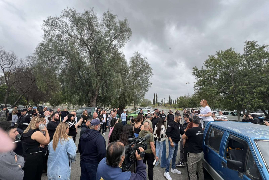 &Epsilon;ί&delta;&epsilon; &kappa;&tau;&eta;&nu;&omicron;&tau;&rho;ό&phi;&omicron;&upsilon;&sigmaf; &omicron; &Gamma;&rho;&eta;&gamma;&omicron;&rho;ί&omicron;&upsilon; &ndash; Ά&kappa;&omicron;&upsilon;&sigma;&epsilon; &epsilon;&iota;&sigma;&eta;&gamma;ή&sigma;&epsilon;&iota;&sigmaf; &kappa;&alpha;&iota; &pi;&rho;&omicron;&beta;&lambda;ή&mu;&alpha;&tau;&alpha;