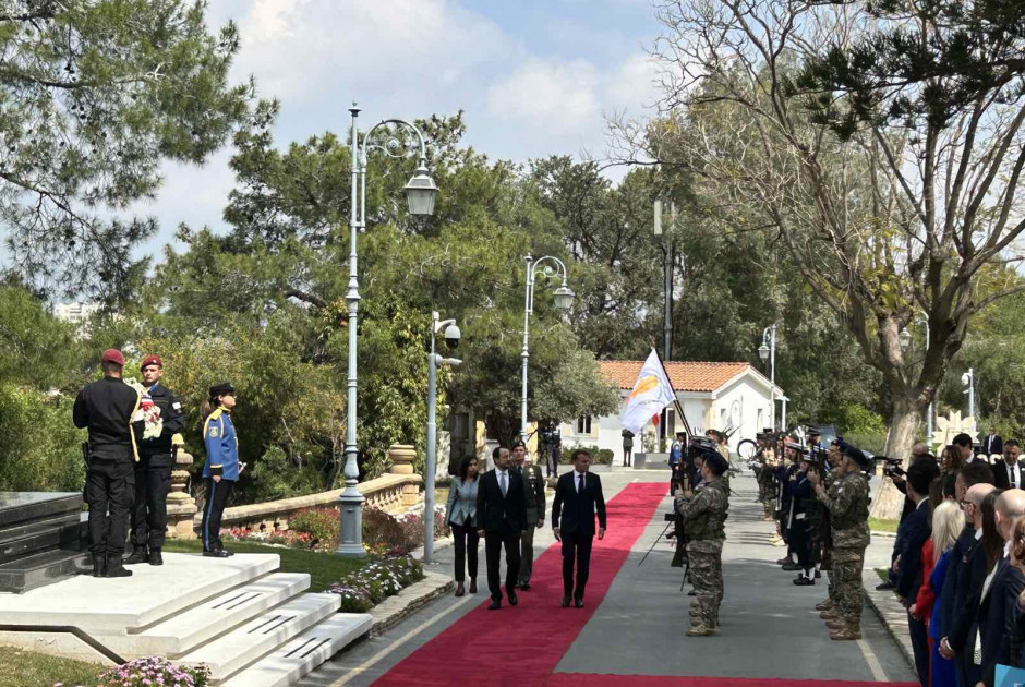 &Sigma;&tau;&omicron; &Pi;&rho;&omicron;&epsilon;&delta;&rho;&iota;&kappa;ό &omicron; &Mu;&alpha;&kappa;&rho;ό&nu; &ndash; &Theta;&epsilon;&rho;&mu;ή &upsilon;&pi;&omicron;&delta;&omicron;&chi;ή &alpha;&pi;ό &tau;&omicron;&nu; &Pi;&tau;&Delta; (&Phi;&Omega;&Tau;&Omicron;&Sigma;)