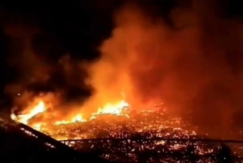 &Mu;&alpha;&lambda;&alpha;&iota;&sigma;ί&alpha;: &Mu;&epsilon;&gamma;ά&lambda;&eta; &phi;&omega;&tau;&iota;ά &kappa;&alpha;&tau;έ&sigma;&tau;&rho;&epsilon;&psi;&epsilon; &chi;&omega;&rho;&iota;ό - &Chi;&iota;&lambda;&iota;ά&delta;&epsilon;&sigmaf; &kappa;ά&tau;&omicron;&iota;&kappa;&omicron;&iota; &epsilon;&gamma;&kappa;&alpha;&tau;έ&lambda;&epsilon;&iota;&psi;&alpha;&nu; &tau;&alpha; &sigma;&pi;ί&tau;&iota;&alpha; &tau;&omicron;&upsilon;&sigmaf;