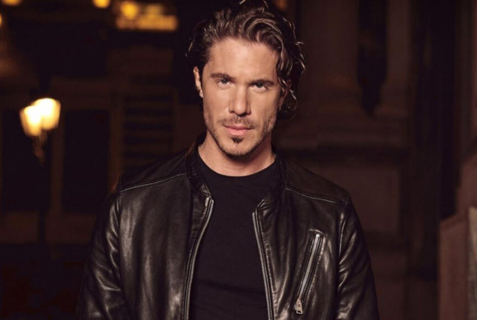 Το φιλί του Νίκου Οικονομόπουλου σε νύφη που έκανε bachelorette (ΒΙΝΤΕΟ)