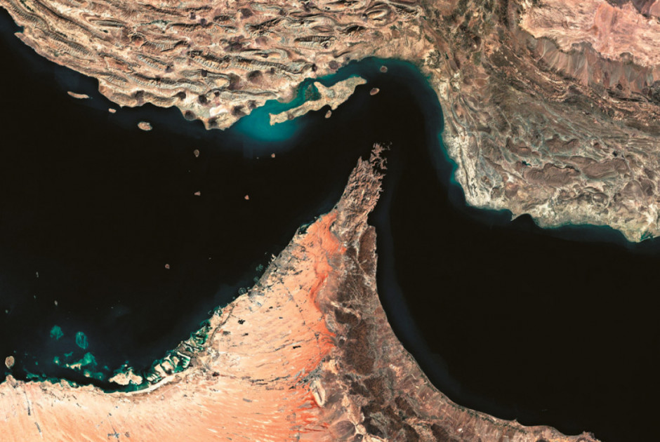 Στενά του Ορμούζ: Μπλόκο των ιρανικών δυνάμεων σε δύο τάνκερ, πέρασαν δύο κρουαζιερόπλοια