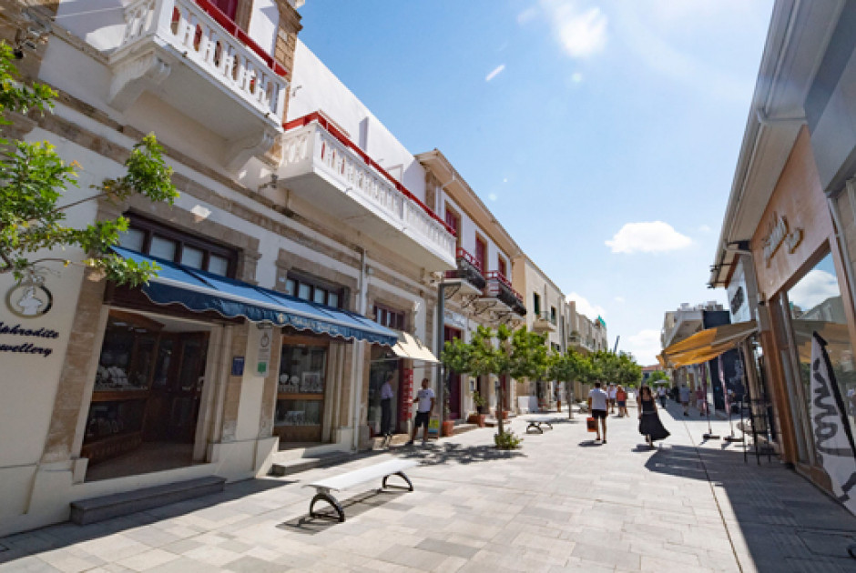 &Alpha;&pi;&omicron;&gamma;&omicron;ή&tau;&epsilon;&upsilon;&sigma;&eta; &sigma;&tau;&eta;&nu; &Pi;ά&phi;&omicron;: &Pi;&epsilon;&rho;&iota;&omicron;&rho;&iota;&sigma;&mu;έ&nu;&eta; &kappa;ί&nu;&eta;&sigma;&eta; &pi;&alpha;&rho;ά &tau;&iota;&sigmaf; &pi;&rho;&omicron;&sigma;&pi;ά&theta;&epsilon;&iota;&epsilon;&sigmaf; &kappa;&alpha;&tau;&alpha;&sigma;&tau;&eta;&mu;&alpha;&tau;&alpha;&rho;&chi;ώ&nu;