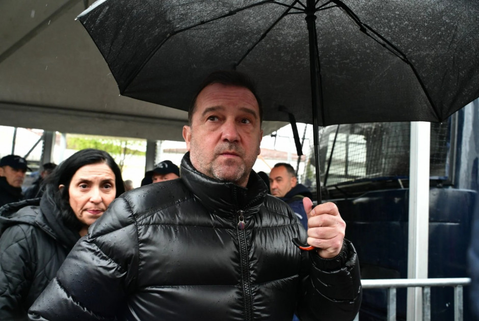 &Pi;&lambda;&alpha;&kappa;&iota;ά&sigmaf; &gamma;&iota;&alpha; &kappa;ό&mu;&mu;&alpha; &Kappa;&alpha;&rho;&upsilon;&sigma;&tau;&iota;&alpha;&nu;&omicron;ύ: &Alpha;&iota;&chi;&mu;έ&sigmaf; &gamma;&iota;&alpha; &tau;&omicron; &pi;&rho;&omicron;&epsilon;&kappa;&lambda;&omicron;&gamma;&iota;&kappa;ό &sigma;&pi;&omicron;&tau; - &laquo;&Tau;&alpha; &pi;&epsilon;&rho;&iota;&sigma;&tau;έ&rho;&iota;&alpha; &mu;&epsilon;&rho;&iota;&kappa;έ&sigmaf; &phi;&omicron;&rho;έ&sigmaf; &kappa;&alpha;&tau;&alpha;&lambda;ή&gamma;