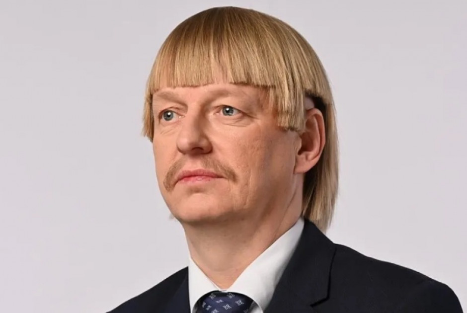 &Omicron; &Epsilon;&sigma;&theta;&omicron;&nu;ό&sigmaf; &pi;&omicron;&lambda;&iota;&tau;&iota;&kappa;ό&sigmaf; &mu;&epsilon; &tau;&omicron; &kappa;&omicron;ύ&rho;&epsilon;&mu;&alpha;... Playmobil &pi;&omicron;&upsilon; έ&gamma;&iota;&nu;&epsilon; viral (&Beta;&Iota;&Nu;&Tau;&Epsilon;&Omicron;)