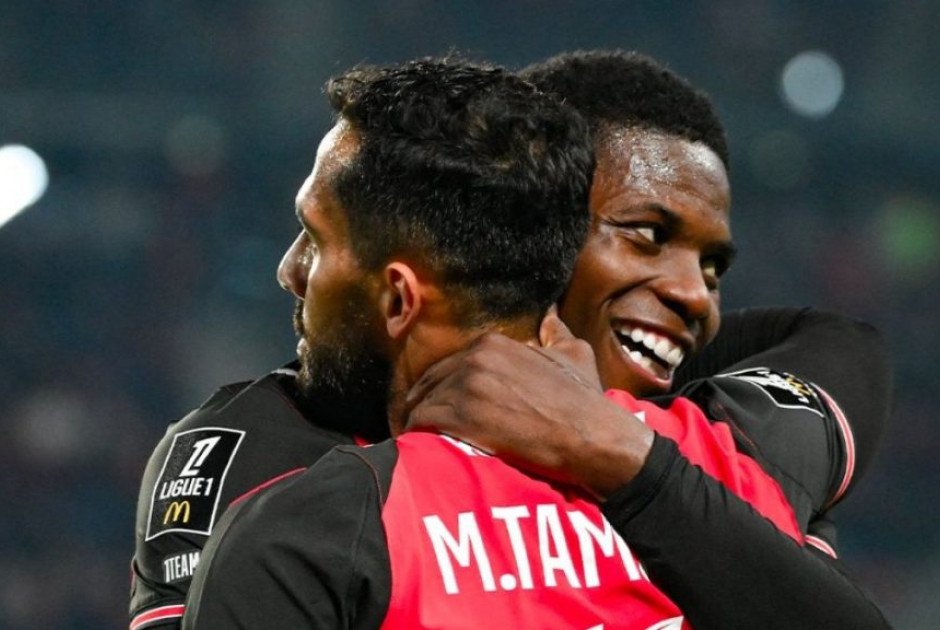 &Alpha;&nu;έ&beta;&eta;&kappa;&epsilon; &sigma;&tau;&eta;&nu; 5&eta; &theta;έ&sigma;&eta; &eta; &Rho;&epsilon;&nu;