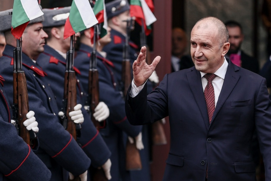 Αυτοδυναμία για τον Ρούμεν Ράντεφ στη Βουλγαρία - Το ποσοστό συμμετοχής στις εκλογές ξεπέρασε το 50%