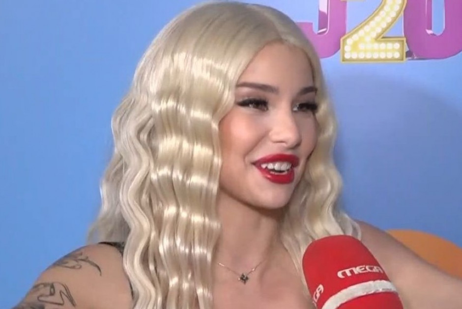 Modern Cinderella: «Πετάω από έρωτα» - Οι αποκαλύψεις για τη σχέση της