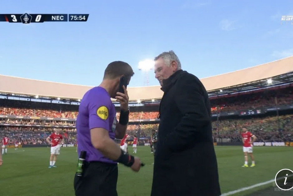 Τι βλέπουμε; Διαιτητής σταμάτησε τον αγώνα και απάντησε το τηλέφωνο (ΒΙΝΤΕΟ)