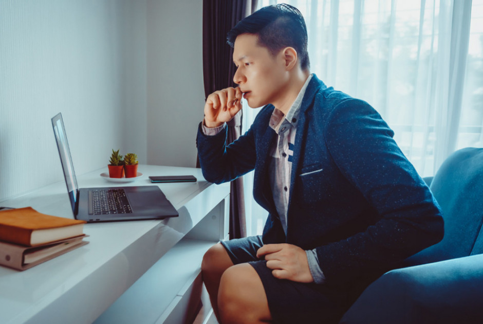 «Ναι» σε βερμούδες στη δουλειά - Η πόλη που χαλαρώνει τον ενδυματολογικό κώδικα