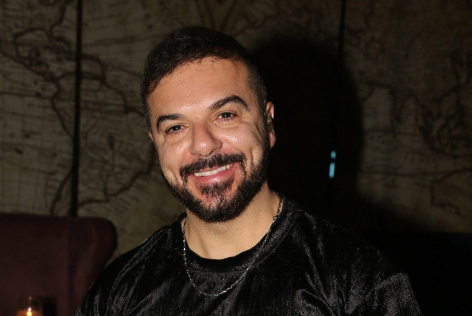 &Tau;&rho;&iota;&alpha;&nu;&tau;ά&phi;&upsilon;&lambda;&lambda;&omicron;&sigmaf;: &Xi;&epsilon;&sigma;&pi;ά &gamma;&iota;&alpha; &tau;&alpha; &delta;&eta;&mu;&omicron;&sigma;&iota;&epsilon;ύ&mu;&alpha;&tau;&alpha; &pi;&omicron;&upsilon; &tau;&omicron;&nu; ή&theta;&epsilon;&lambda;&alpha;&nu; &sigma;&epsilon; &sigma;&chi;έ&sigma;&eta; &mu;&epsilon; &tau;&eta;&nu; &Eta;&lambda;&iota;ά&nu;&alpha; &Zeta;έ&rho;&beta;&alpha;