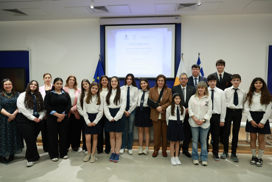 ΥΠΑΝ: Θέλουμε ένα σχολείο που διαμορφώνει την κοινωνία