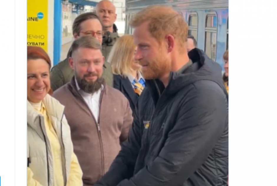 &Sigma;&tau;&omicron; &Kappa;ί&epsilon;&beta;&omicron; &omicron; &pi;&rho;ί&gamma;&kappa;&iota;&pi;&alpha;&sigmaf; &Chi;ά&rho;&iota; - &laquo;&Omicron; &kappa;ό&sigma;&mu;&omicron;&sigmaf; &sigma;&alpha;&sigmaf; &beta;&lambda;έ&pi;&epsilon;&iota; &kappa;&alpha;&iota; &sigma;&alpha;&sigmaf; &sigma;έ&beta;&epsilon;&tau;&alpha;&iota;&raquo;