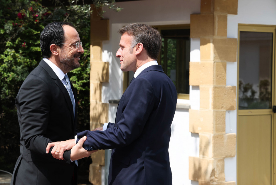 &Pi;&tau;&Delta; &sigma;&epsilon; &Mu;&alpha;&kappa;&rho;ό&nu;: &laquo;&Omicron;&iota; &pi;&rho;&alpha;&gamma;&mu;&alpha;&tau;&iota;&kappa;&omicron;ί &phi;ί&lambda;&omicron;&iota; &phi;&alpha;ί&nu;&omicron;&nu;&tau;&alpha;&iota; &sigma;&tau;&alpha; &delta;ύ&sigma;&kappa;&omicron;&lambda;&alpha; &kappa;&alpha;&iota; &epsilon;&sigma;&epsilon;ί&sigmaf; &tau;&omicron; έ&chi;&epsilon;&tau;&epsilon; &alpha;&pi;&omicron;&delta;&epsilon;ί&xi;&epsilon;&iota; έ&mu;&pi;&rho;&alpha;&kappa;&tau;&alpha;&raquo;