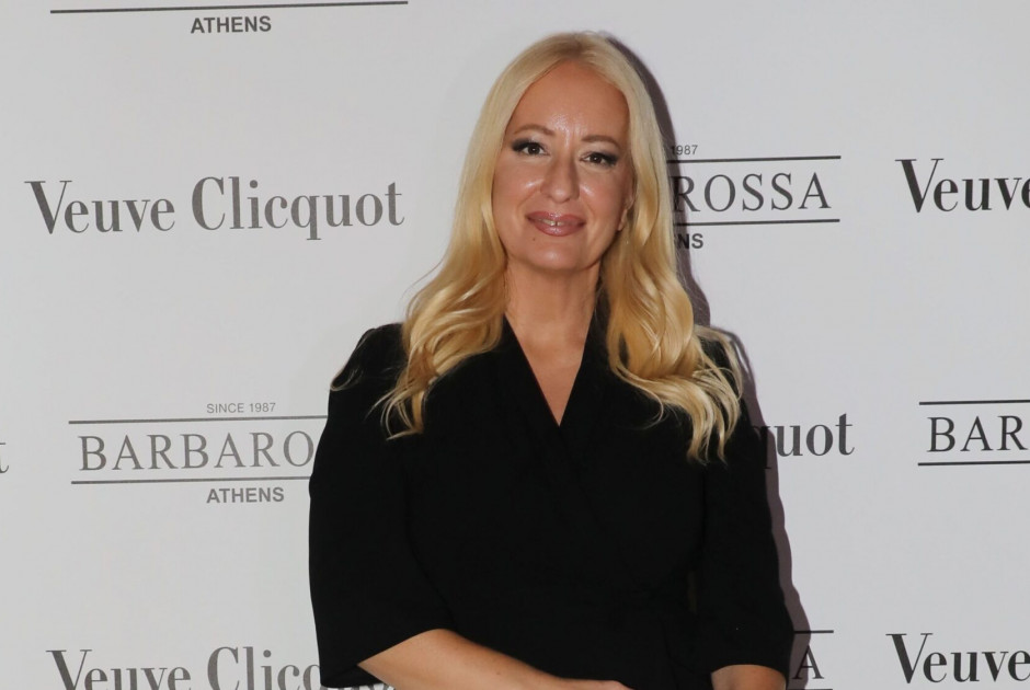 &Alpha;&phi;&rho;&omicron;&delta;ί&tau;&eta; &Gamma;&rho;&alpha;&mu;&mu;έ&lambda;&eta;: &Eta; &pi;&rho;ώ&tau;&eta; &phi;&omega;&tau;&omicron;&gamma;&rho;&alpha;&phi;ί&alpha; &mu;&epsilon; &tau;&omicron;&nu; &nu;έ&omicron; &tau;&eta;&sigmaf; &sigma;ύ&nu;&tau;&rho;&omicron;&phi;&omicron;