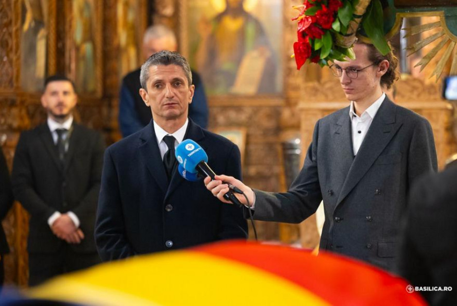 &laquo;&Lambda;ύ&gamma;&iota;&sigma;&epsilon;&raquo; &omicron; &Rho;&alpha;&zeta;&beta;ά&nu; &sigma;&tau;&eta;&nu; &kappa;&eta;&delta;&epsilon;ί&alpha; &tau;&omicron;&upsilon; &Mu;&iota;&rho;&tau;&sigma;έ&alpha; &Lambda;&omicron;&upsilon;&tau;&sigma;έ&sigma;&kappa;&omicron;&upsilon;: &laquo;&Epsilon;&lambda;&pi;ί&zeta;&omega; &nu;&alpha; &epsilon;ί&sigma;&alpha;&iota; &pi;&epsilon;&rho;ή&phi;&alpha;&nu;&omicron;&sigmaf; &gamma;&iota;&alpha; &mu;έ&nu;&alpha;&raquo;