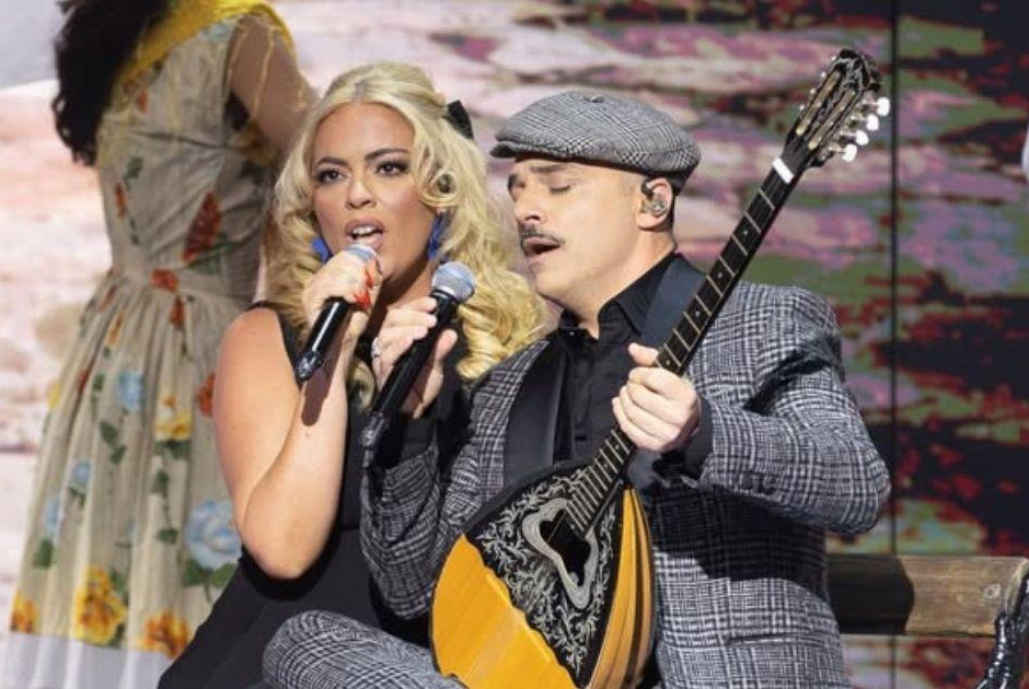 &Mu;&alpha;ί&rho;&eta; &Alpha;&rho;&gamma;&upsilon;&rho;&iota;ά&delta;&omicron;&upsilon;: &Sigma;&epsilon; &sigma;&chi;έ&sigma;&eta; &mu;&epsilon; &tau;&omicron;&nu; &Kappa;ώ&sigma;&tau;&alpha; &Delta;ό&xi;&alpha;;