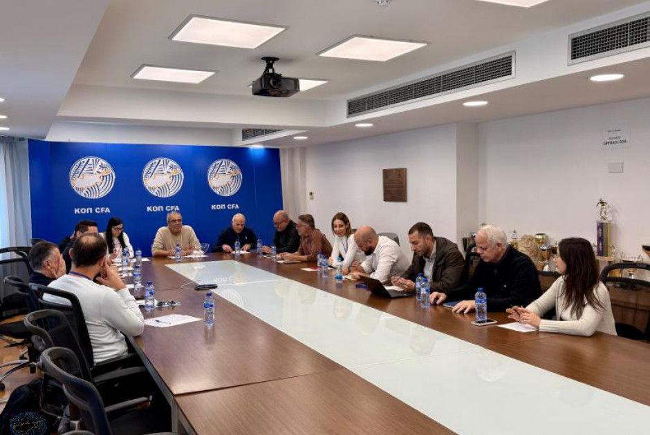 O&rho;ί&sigma;&tau;&eta;&kappa;&epsilon; &omicron; &tau;&epsilon;&lambda;&iota;&kappa;ό&sigmaf; &Kappa;&upsilon;&pi;έ&lambda;&lambda;&omicron;&upsilon; &Gamma;&upsilon;&nu;&alpha;&iota;&kappa;ώ&nu;