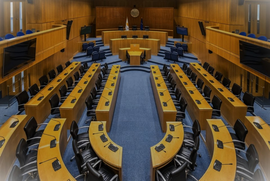 &Tau;&omicron;&upsilon; &mu;&pi;&alpha;&rho;&omicron;&upsilon;&phi;&omicron;&lambda;ό&gamma;&omicron;&upsilon; &tau;&omicron; έ&delta;&rho;&alpha;&nu;&omicron;