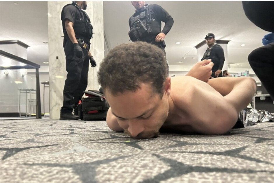 Ποιος είναι ο ένοπλος που άνοιξε πυρ στον Λευκό Οίκο [Εικόνες και Βίντεο]