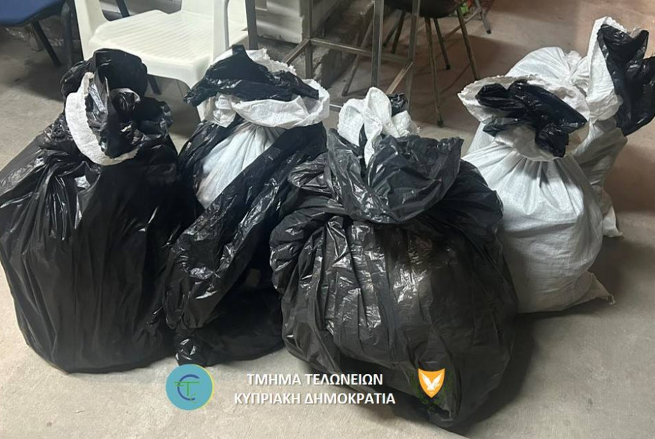 &laquo;&Phi;&omicron;&rho;&tau;&omega;&mu;έ&nu;&omicron;&iota;&raquo; &mu;&epsilon; &lambda;&alpha;&theta;&rho;&alpha;ί&alpha;: &Delta;ύ&omicron; &sigma;&upsilon;&lambda;&lambda;ή&psi;&epsilon;&iota;&sigmaf; &sigma;&tau;&omicron;&nu; Ά&gamma;&iota;&omicron; &Delta;&omicron;&mu;έ&tau;&iota;&omicron; &mu;&epsilon; &chi;&iota;&lambda;&iota;ά&delta;&epsilon;&sigmaf; &kappa;&alpha;&pi;&nu;&iota;&kappa;ά &kappa;&alpha;&iota; &delta;έ&rho;&mu;&alpha;&tau;&alpha; &beta;&omicron;&omicron;&epsilon;&iota;&delta;ώ&nu; (&Phi;