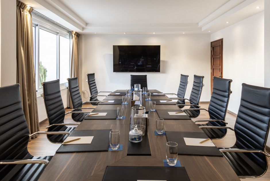 &Tau;&omicron; Hilton Nicosia &epsilon;&pi;&alpha;&nu;&alpha;&pi;&rho;&omicron;&sigma;&delta;&iota;&omicron;&rho;ί&zeta;&epsilon;&iota; &tau;&eta;&nu; &epsilon;&mu;&pi;&epsilon;&iota;&rho;ί&alpha; &tau;&omega;&nu; Meetings Events &sigma;&tau;&et