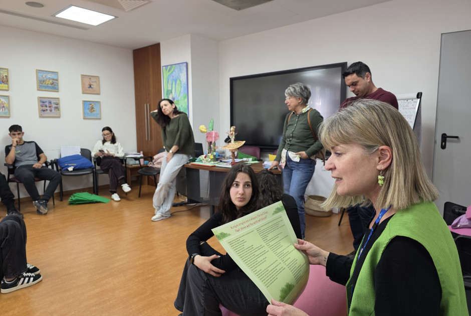 &laquo;&Phi;&upsilon;&tau;έ&psi;&tau;&epsilon; &iota;&sigma;&tau;&omicron;&rho;ί&epsilon;&sigmaf; &kappa;&iota; &omicron; &kappa;ό&sigma;&mu;&omicron;&sigmaf; &theta;&alpha; &alpha;&nu;&theta;ί&sigma;&epsilon;&iota;&raquo;