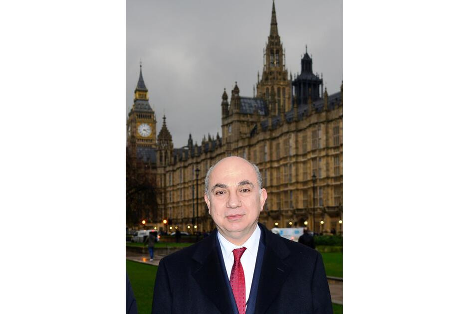 &Alpha;&mu;&mu;ό&chi;&omega;&sigma;&tau;&omicron;&sigmaf;: &Mu;&iota;&alpha; &pi;&lambda;&eta;&gamma;ή &pi;&omicron;&upsilon; &pi;&alpha;&rho;&alpha;&mu;έ&nu;&epsilon;&iota; &alpha;&nu;&omicron;&iota;&chi;&tau;ή &kappa;&alpha;&iota; &zeta;&eta;&tau;ά &delta;&iota;&kappa;&alpha;ί&omega;&sigma;&eta;