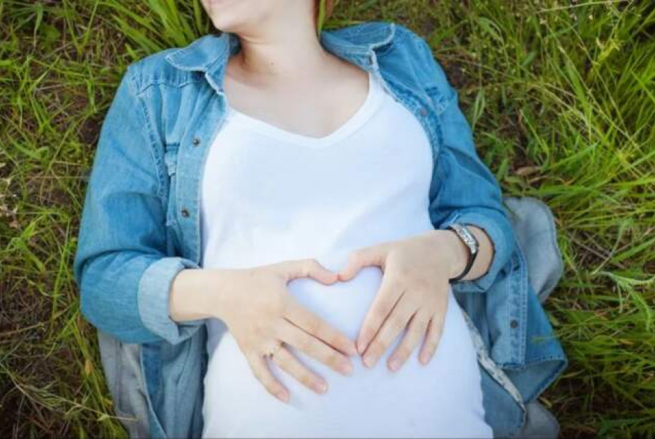 Επώνυμη Ελληνίδα ηθοποιός ανακοίνωσε ότι είναι έγκυος στο πρώτο της παιδί