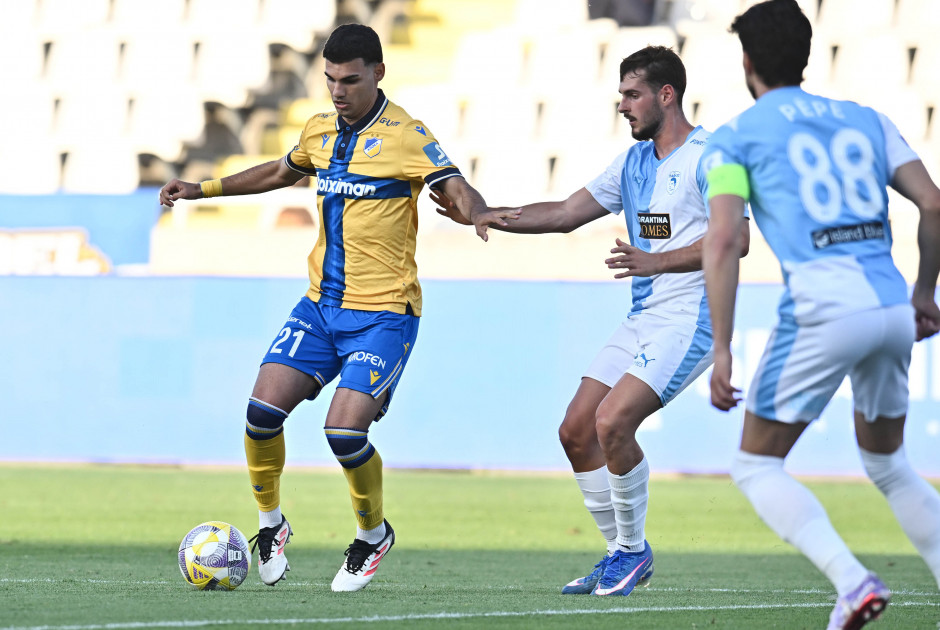 &Alpha;&Pi;&Omicron;&Epsilon;&Lambda; - &Pi;ά&phi;&omicron;&sigmaf; F.C 3-3: &Mu;&epsilon; &Delta;&Upsilon;&Omicron; &Gamma;&Kappa;&Omicron;&Lambda; &sigma;&tau;&iota;&sigmaf; &kappa;&alpha;&theta;&upsilon;&sigma;&tau;&epsilon;&rho;ή&sigma;&epsilon;&iota;&sigmaf; &Iota;&Sigma;&Omicron;&Phi;&Alpha;&Rho;&Iota;&Sigma;&Epsilon; &omicron; &Lambda;&omicron;&upsilon;&kappa;ά&sigma;&epsilon;&nu; &kappa;&alpha;&iota; &delta;&iota;&alpha;&tau;ή&rho;&eta;&sigma;&epsilon; &tau;&omicron;&upsilon;&sigmaf; 6 &beta;&alpha;&theta;&mu;