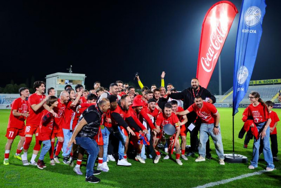 &Kappa;ύ&pi;&epsilon;&lambda;&lambda;&omicron; Coca &ndash; Cola &Mu;&iota;&kappa;&rho;ώ&nu; &Kappa;&alpha;&tau;&eta;&gamma;&omicron;&rho;&iota;ώ&nu;: &Omicron; &Epsilon;&rho;&mu;ή&sigmaf; &nu;ί&kappa;&eta;&sigma;&epsilon; &tau;&omicron;&nu; &Pi;&Omicron; &Omicron;&rho;&mu;ή&delta;&epsilon;&iota;&alpha;&sigmaf; &kappa;&alpha;&iota; &kappa;&alpha;&tau;έ&kappa;&tau;&eta;&sigma;&epsilon; &tau;&omicron; &tau;&rho;ό&pi;&alpha;&iota;&omicron;