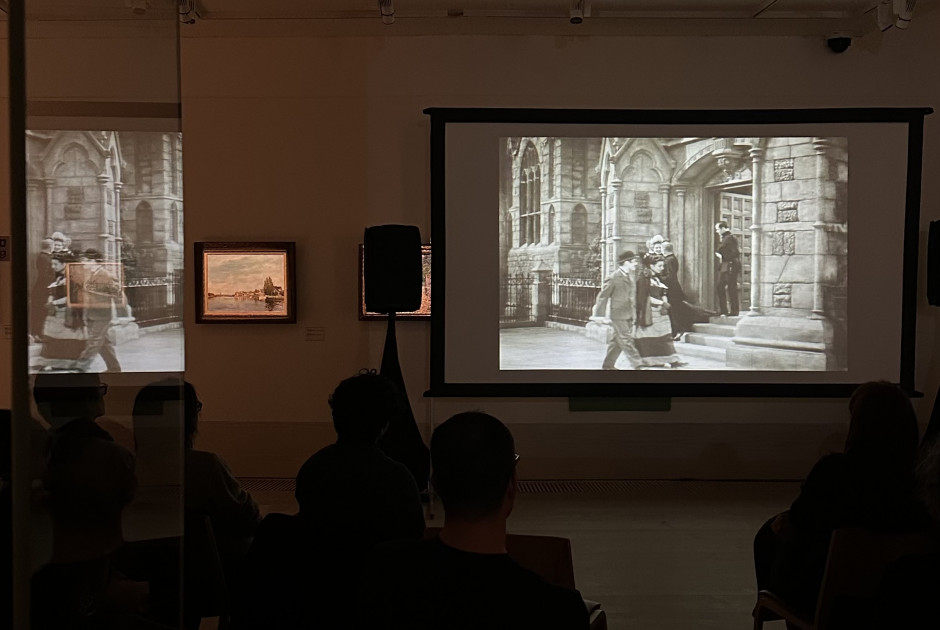 Between Worlds &ndash; &Pi;ά&mu;&epsilon; &sigma;&iota;&nu;&epsilon;&mu;ά &sigma;&tau;&eta; &Lambda;&epsilon;&beta;έ&nu;&tau;&epsilon;&iota;&omicron; &Pi;&iota;&nu;&alpha;&kappa;&omicron;&theta;ή&kappa;&eta;