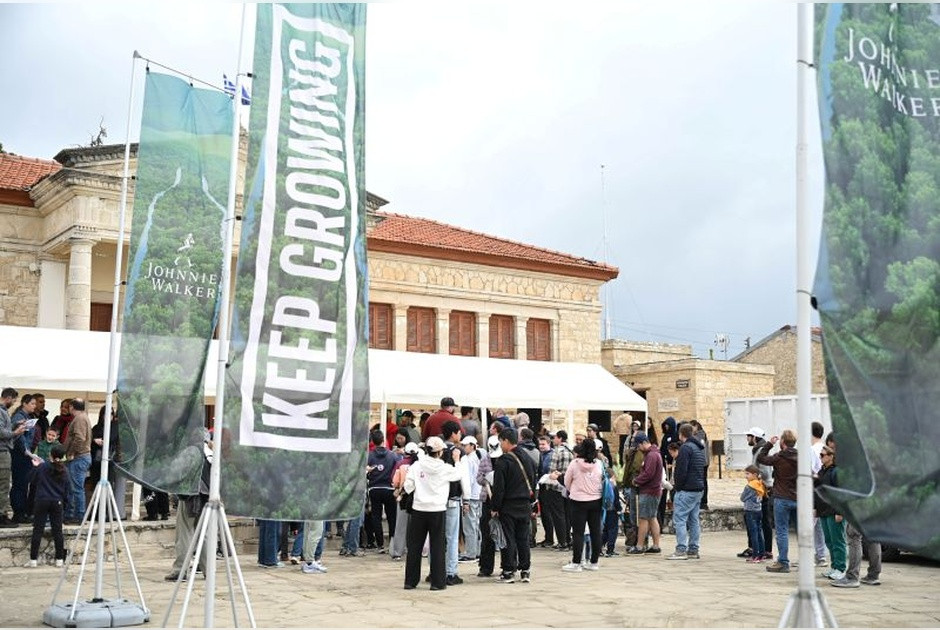 Keep Growing Johnnie Walker Black Label & Diageo στηρίζουν την αναδάσωση των πυρόπληκτων περιοχών της Λόφου