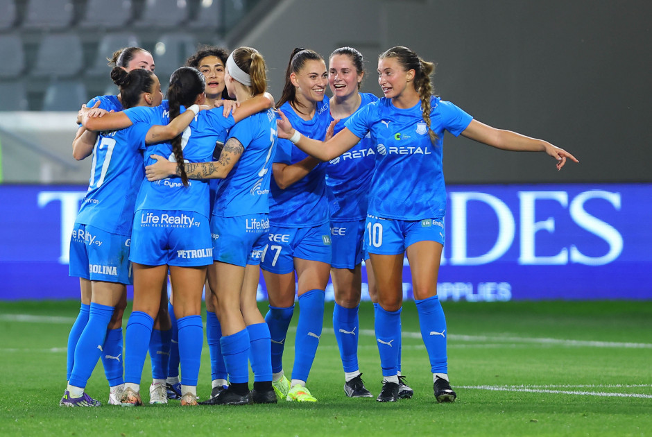 &Omicron;&iota; &Alpha;&pi;ό&lambda;&lambda;&omega;&nu; Ladies &kappa;&alpha;&tau;έ&kappa;&tau;&eta;&sigma;&alpha;&nu; &tau;&omicron; 15&omicron; &kappa;ύ&pi;&epsilon;&lambda;&lambda;&omicron; &sigma;&tau;&eta;&nu; &iota;&sigma;&tau;&omicron;&rho;ί&alpha; &tau;&omicron;&upsilon;&sigmaf;