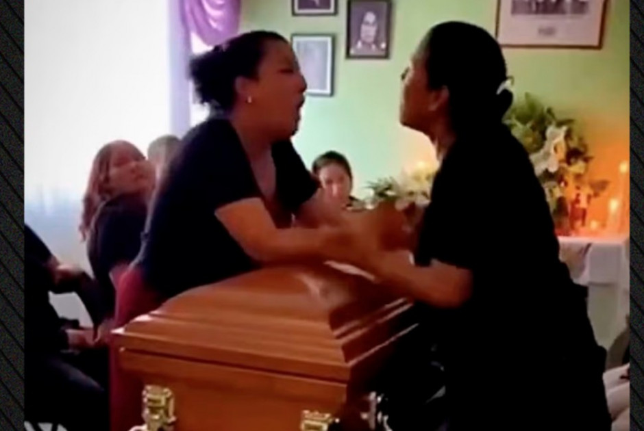 K&eta;&delta;&epsilon;ί&alpha; &sigma;&tau;&omicron; &Mu;&epsilon;&xi;&iota;&kappa;ό: &Gamma;&upsilon;&nu;&alpha;ί&kappa;&epsilon;&sigmaf; &tau;&sigma;&alpha;&kappa;ώ&theta;&eta;&kappa;&alpha;&nu; &pi;ά&nu;&omega; &alpha;&pi;ό &tau;&omicron; &phi;έ&rho;&epsilon;&tau;&rho;&omicron; &gamma;&iota;&alpha; &tau;&omicron; &pi;&omicron;&iota;&alpha; ή&tau;&alpha;&nu; &eta; &laquo;&alpha;&gamma;&alpha;&pi;&eta;&mu;έ&nu;&eta;&raquo; &tau;&omicron;&upsilon; &epsilon;&kappa;&lambda;&iota;&pi;ό