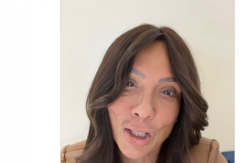 Απαγορεύτηκε η είσοδος στην Ελλάδα σε Τουρκοκύπρια - Τραγούδησε το «Εμβατήριο της Σμύρνης»