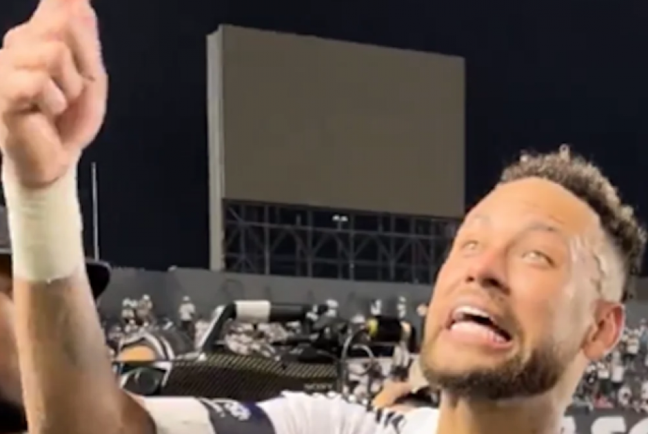 &Omicron; &Nu;&epsilon;ϊ&mu;ά&rho; &tau;&sigma;&alpha;&kappa;ώ&theta;&eta;&kappa;&epsilon; &mu;&epsilon; &omicron;&pi;&alpha;&delta;ό &tau;&eta;&sigmaf; &Sigma;ά&nu;&tau;&omicron;&sigmaf; &mu;έ&sigma;&alpha; &sigma;&tau;&omicron; &gamma;ή&pi;&epsilon;&delta;&omicron; (&Beta;&Iota;&Nu;&Tau;&Epsilon;&Omicron;)